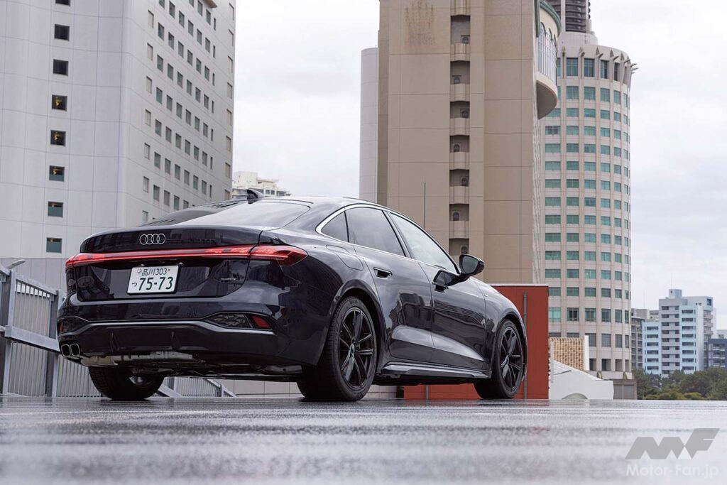 先代A4の剛性感とA5スポーツバックのスタイリッシュさを両立した新型A5。クワトロシステムは通常時は前輪のみを駆動、必要に応じて湿式多板クラッチを締結、AWDとする。MHEVプラスのモーター出力は24PS/230Nm。