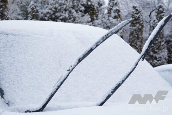 雪が被ってる車の写真