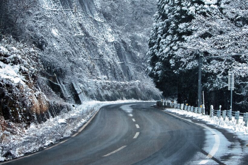 普段と同じスピードで進入するのはNG。