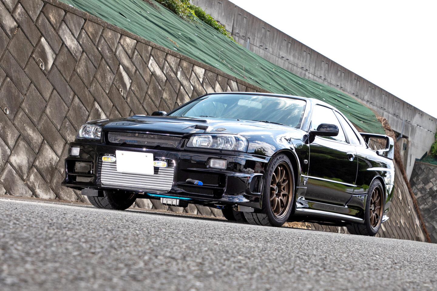外車-エンジン専門工場リビルト-RR,ベントレ-Mベンツ等 圧巻!! 横浜赤レンガ倉庫に「ロールス・ロイス」と「ベントレー」が