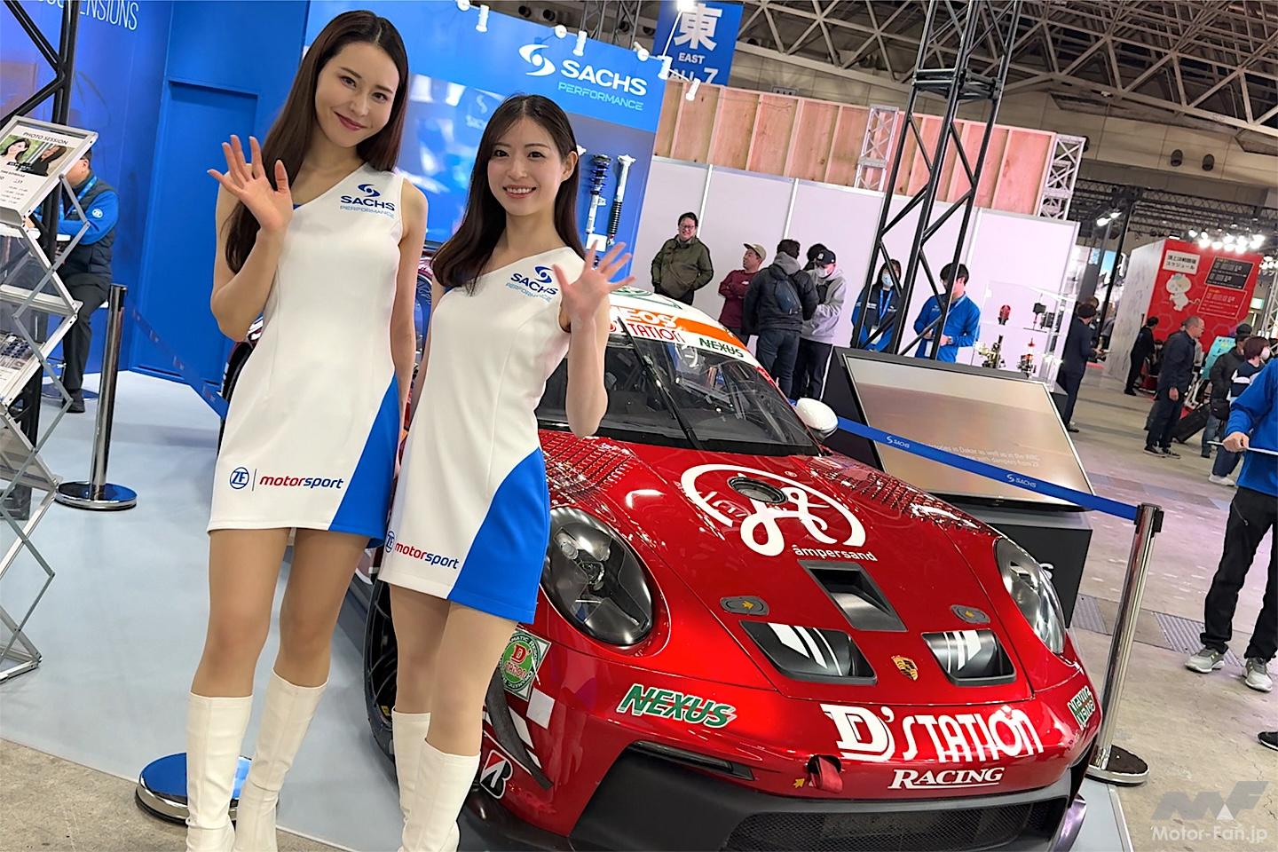 クルマとブースをつなぐコンパニオンたち！画像と動画で振り返る東京