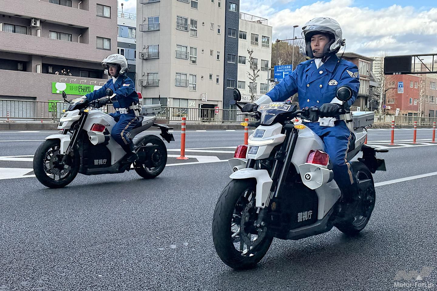 第102回箱根駅伝往路1区で確認！ ホンダの電動バイク「WN7」白バイ仕様