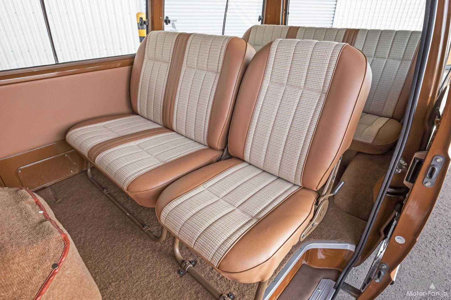 arv-4-4-hiace-2nd-int-2-seat-