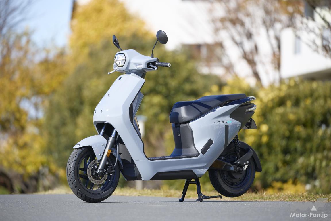 ヤマハの”新”電動原付JOG Eとは？ホンダ協業で誕生！ 安さの理由は
