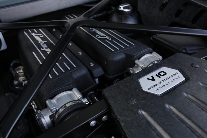 ランボルギーニ ウラカンの心臓部には5.2リッターV10自然吸気エンジンが収まる。