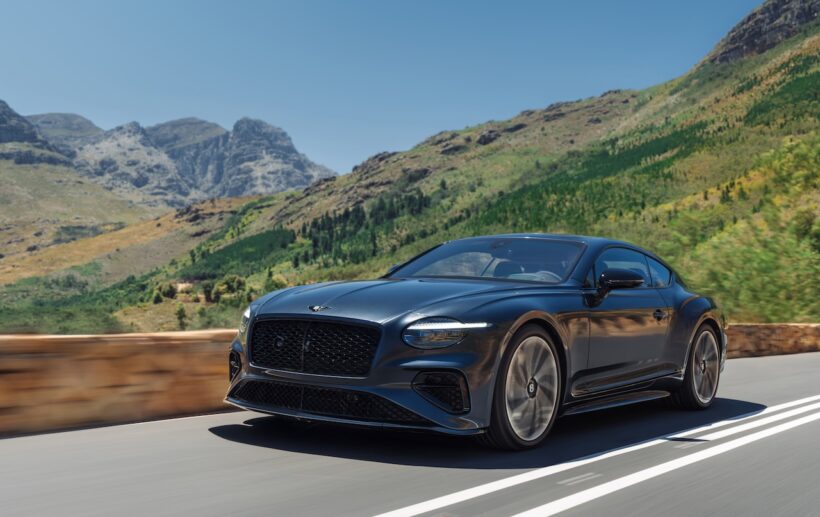 「ベントレー コンチネンタル GT S」の走行シーン。