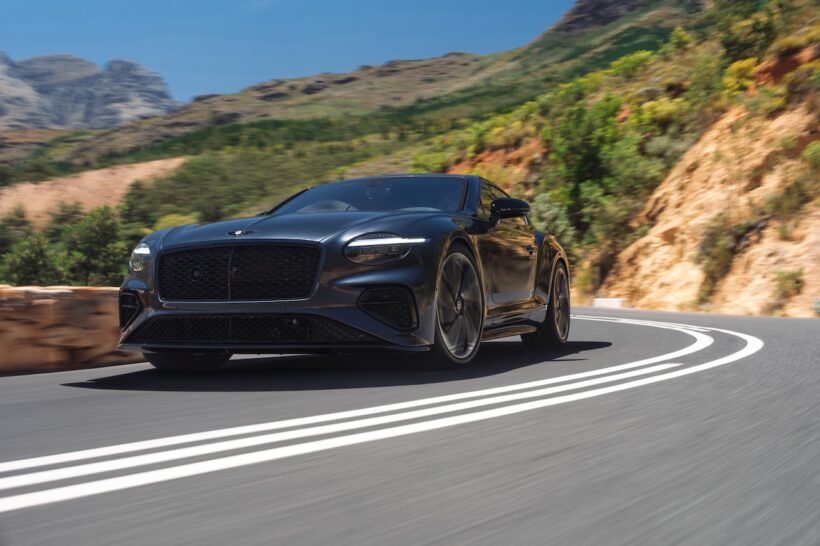 「ベントレー コンチネンタル GT S」の走行シーン。