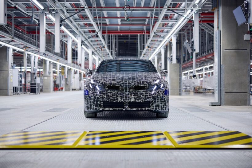 BMWは、ドイツ・ミュンヘン工場において、新型「BMW i3」のプレ生産仕様の製造を開始した。