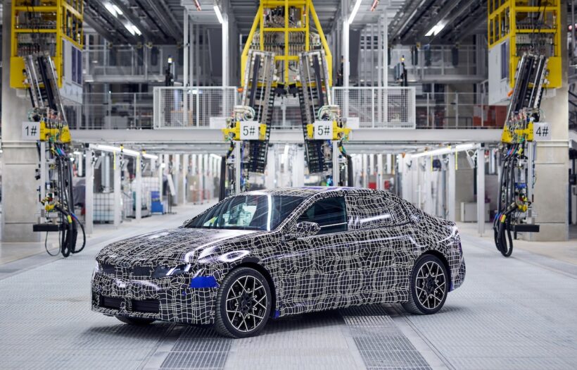 BMWは、ドイツ・ミュンヘン工場において、新型「BMW i3」のプレ生産仕様の製造を開始した。