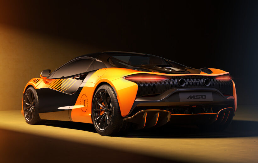 「 アルトゥーラ スパイダー MCL39 チャンピオンシップ エディション」のエクステリア。