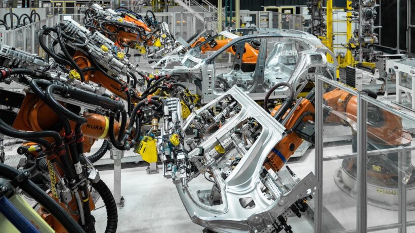 ポルシェの最新フル電動SUV「カイエン・エレクトリック」の本格的な製造が、スロバキアのブラチスラバ工場でスタートした。