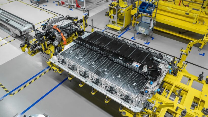 ポルシェの最新フル電動SUV「カイエン・エレクトリック」の本格的な製造が、スロバキアのブラチスラバ工場でスタートした。