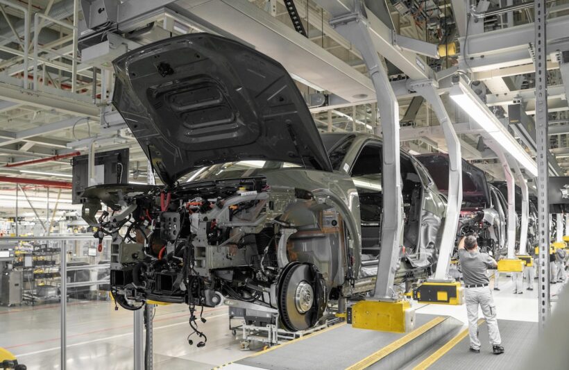 ポルシェの最新フル電動SUV「カイエン・エレクトリック」の本格的な製造が、スロバキアのブラチスラバ工場でスタートした。