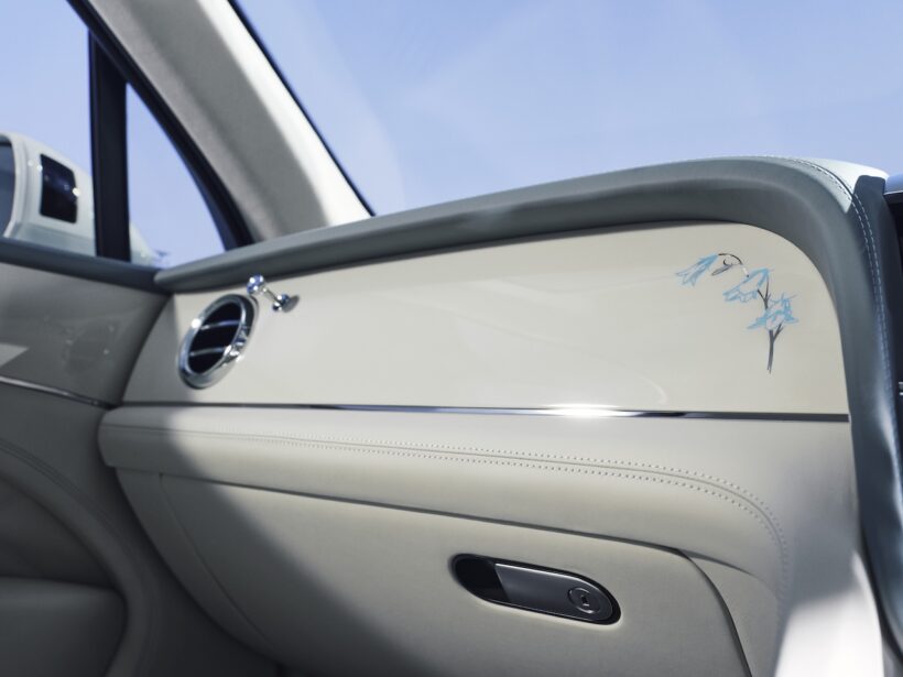 日本限定10台の特別仕様車「ベントレー ベンテイガ サムシングブルー コレクション バイ マリナー」。