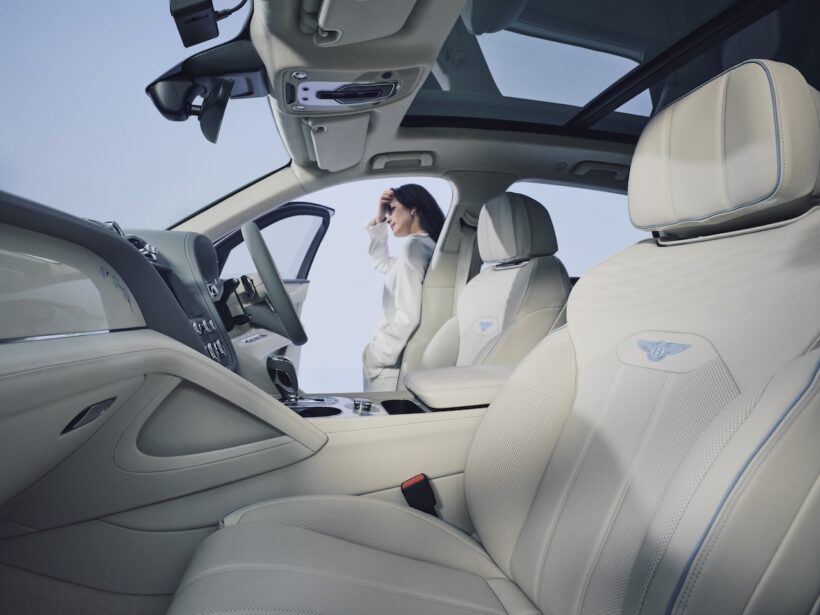 日本限定10台の特別仕様車「ベントレー ベンテイガ サムシングブルー コレクション バイ マリナー」。