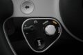 新型フル電動スポーツ「フェラーリ ルーチェ」に残された物理スイッチ。