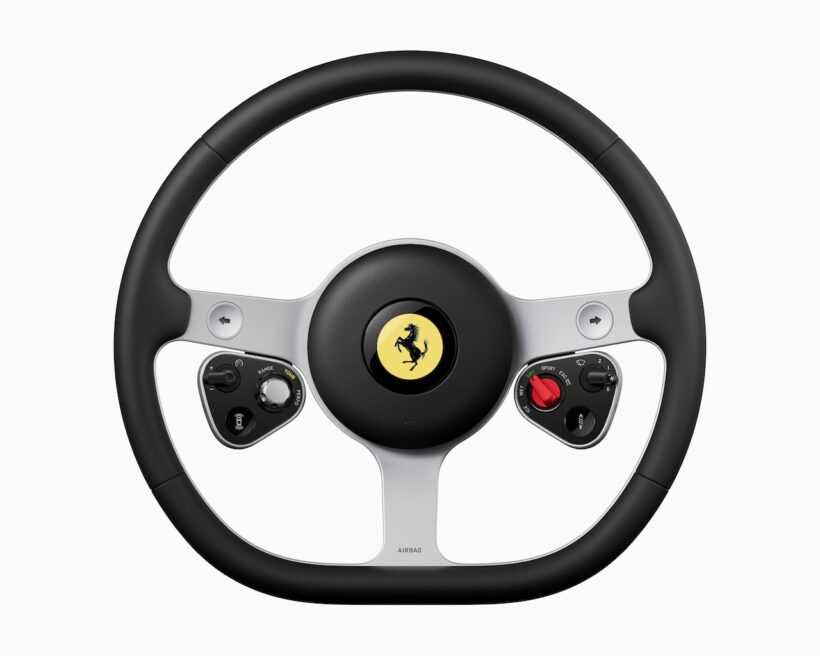 新型フル電動スポーツ「フェラーリ ルーチェ」のステアリングホイール。