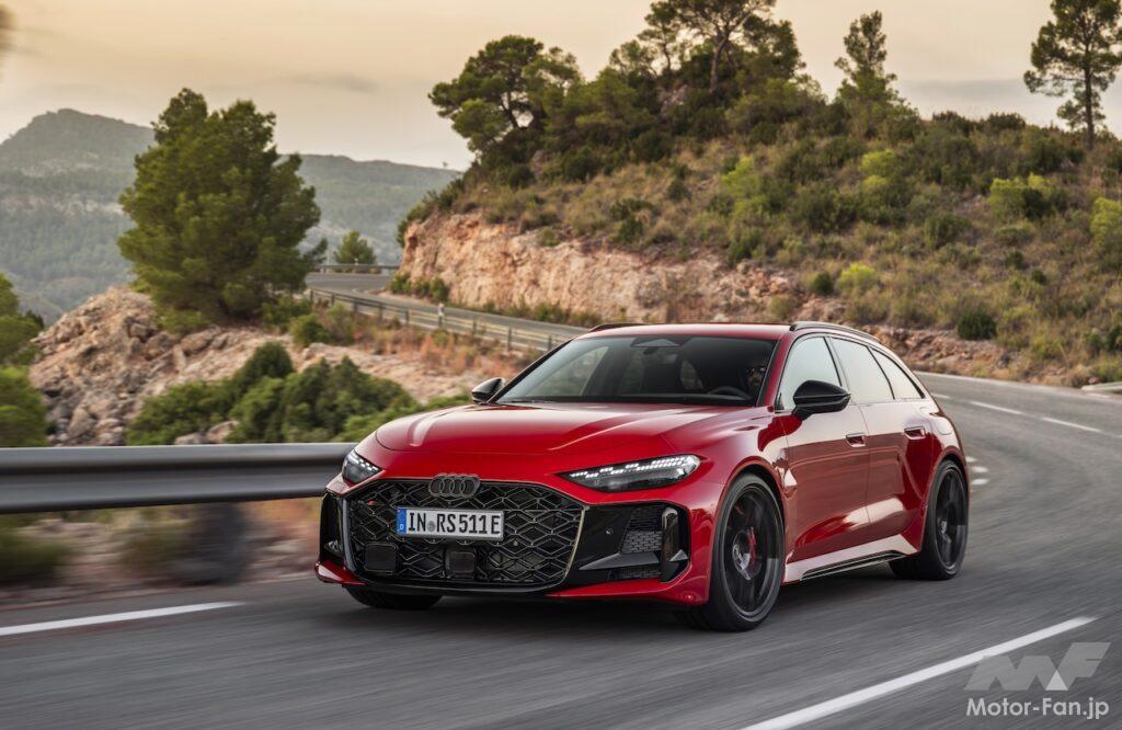 新型「アウディ RS 5 アバント」の走行シーン。