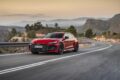 新型「アウディ RS 5 アバント」の走行シーン。