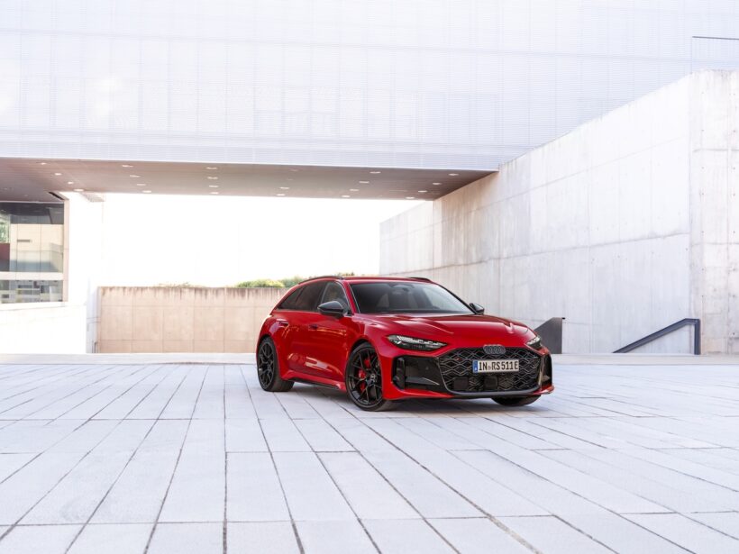 新型「アウディ RS 5 アバント」のエクステリア。