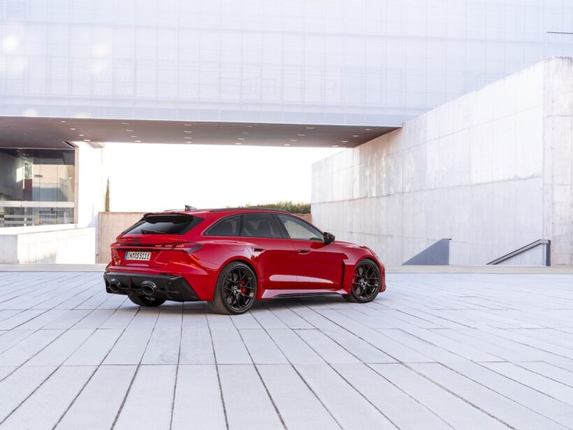 新型「アウディ RS 5 アバント」のエクステリア。