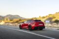 新型「アウディ RS 5 アバント」の走行シーン。