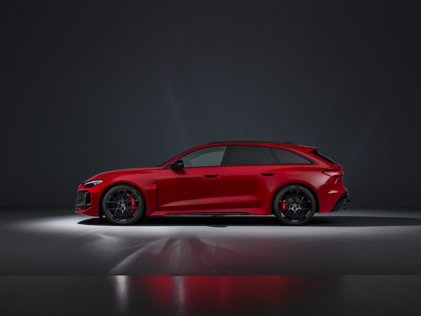 新型「アウディ RS 5 アバント」のエクステリア。