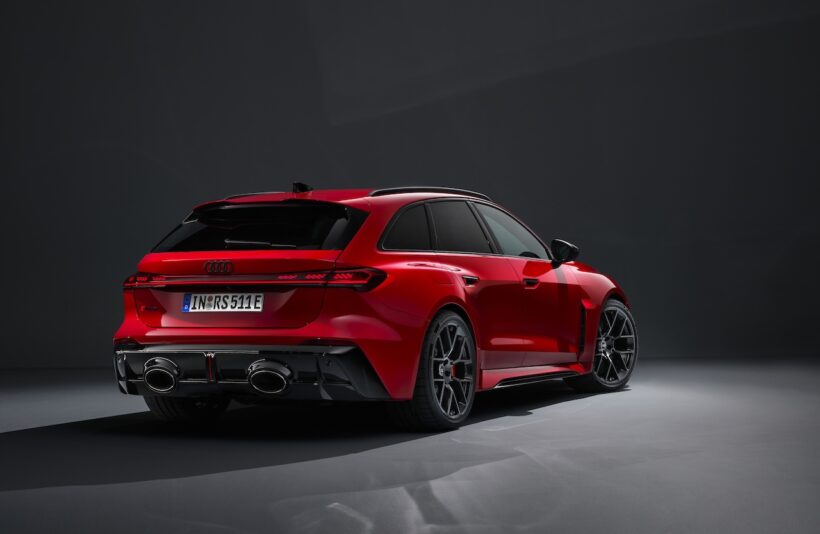 新型「アウディ RS 5 アバント」のエクステリア。