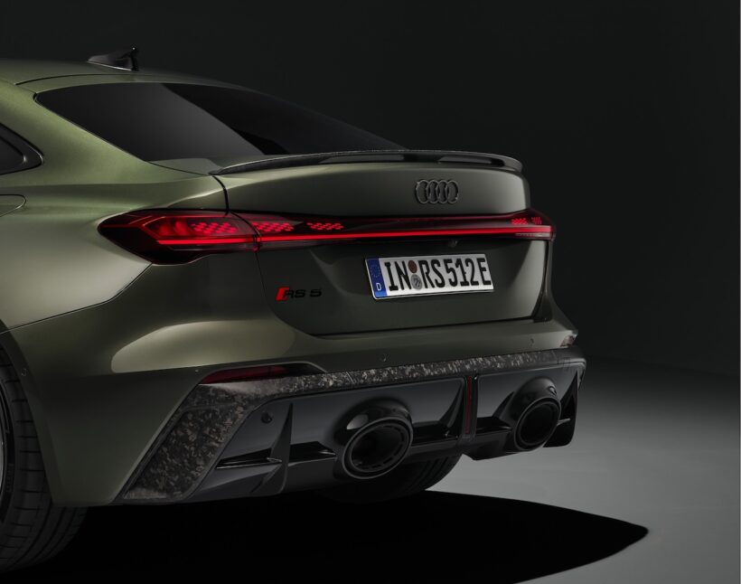 新型「アウディ RS 5 セダン」のエクステリア。