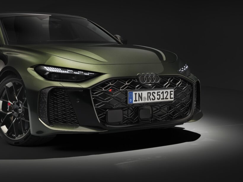 新型「アウディ RS 5 セダン」のエクステリア。
