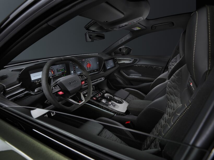 新型「アウディ RS 5 セダン」のインテリア。
