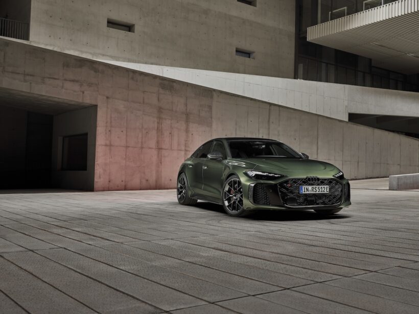 新型「アウディ RS 5 セダン」のエクステリア。