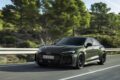 新型「アウディ RS 5 セダン」の走行シーン。
