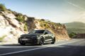 新型「アウディ RS 5 セダン」の走行シーン。