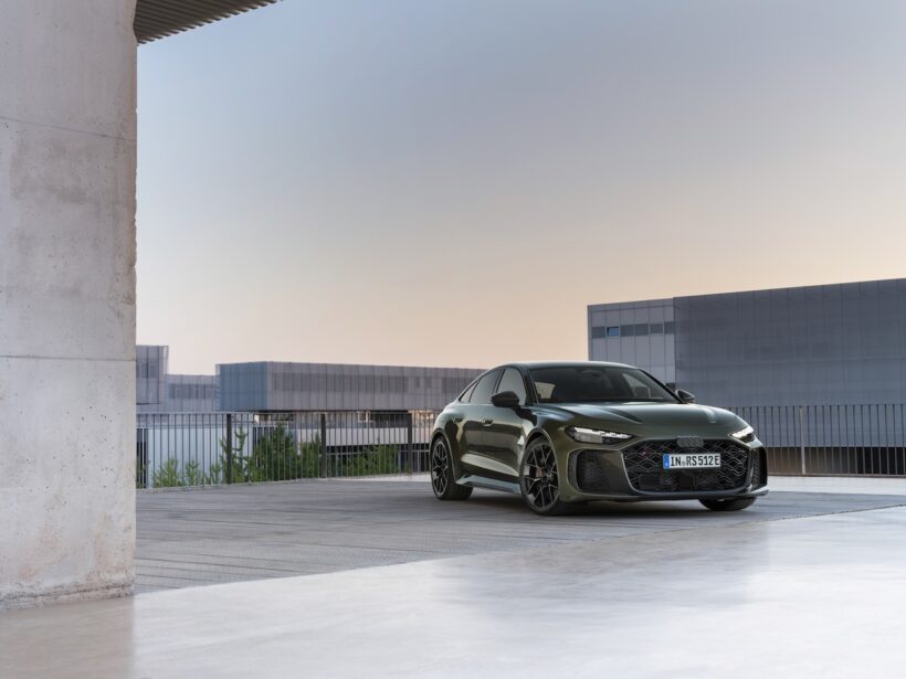 新型「アウディ RS 5 セダン」のエクステリア。