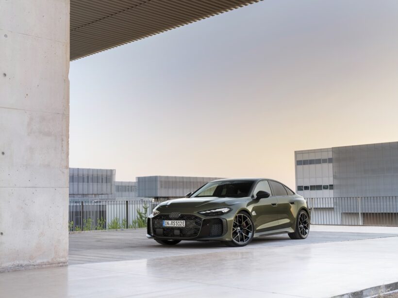 新型「アウディ RS 5 セダン」のエクステリア。