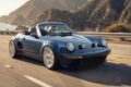 「ポルシェ 911 カレラ カブリオレ リイマジンド バイ シンガー」の走行シーン。
