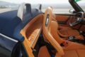「ポルシェ 911 カレラ カブリオレ リイマジンド バイ シンガー」のインテリア。