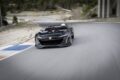 「フォルクスワーゲン ゴルフ GTI ロードスター」の走行シーン。