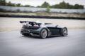 「フォルクスワーゲン ゴルフ GTI ロードスター」の走行シーン。