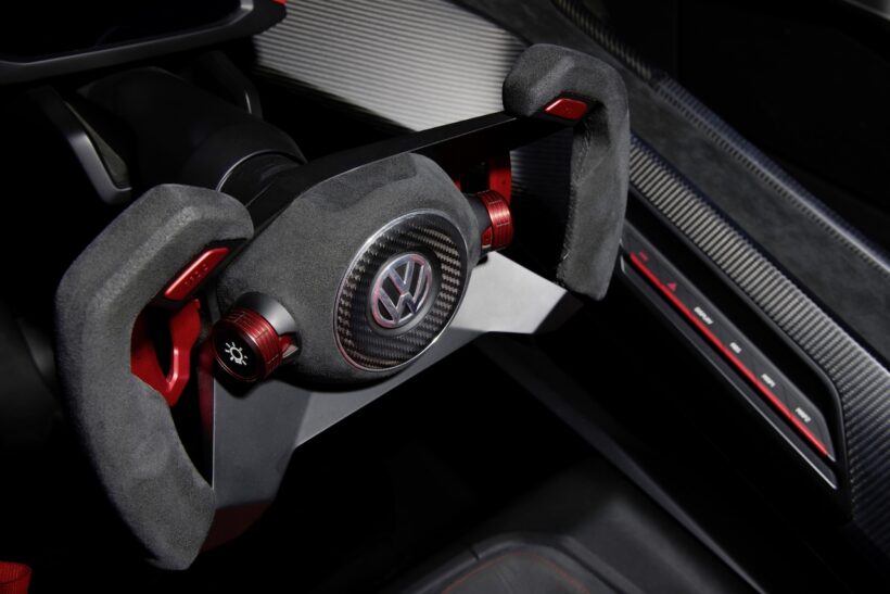 「フォルクスワーゲン ゴルフ GTI ロードスター」のコクピット。