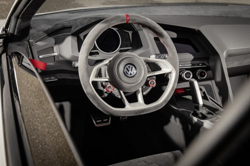 「フォルクスワーゲン ゴルフ デザイン ヴィジョン GTI」のコクピット。