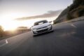「フォルクスワーゲン ゴルフ デザイン ヴィジョン GTI」の走行シーン。