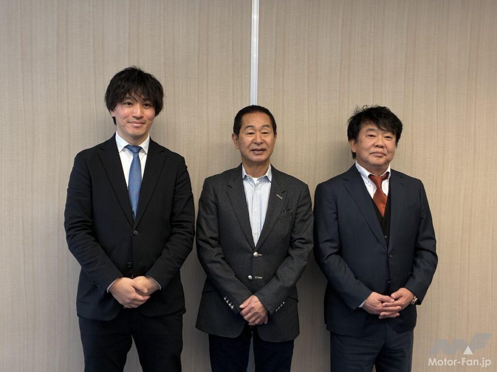 右からジェイズ・コーポレーションの梅本淳一代表取締役、セントラルサーキットアンバサダーの土屋圭一氏、中尾憲太管理本部長