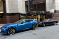 ホテルの前に停まっていたジョン・エルカン用の「プロサングエ」の後ろには「330GT2＋2」、しかもチャイニーズアイ。