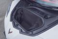 トランクルームは前後に用意されており、その容量は合わせて357リットル。深さもたっぷりあり、ミッドシップスポーツとしては高い実用性を誇る。