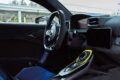 ロードゴーイングレーサーであるGT2ストラダーレだが、インテリアはMCプーラ同様にゴージャスな仕立て。センターコンソール部分はサーキット走行を考慮し、ドライブモードの調整ダイヤルを上方へ移動。ステアリングに近付けている。