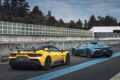 マセラティのミッドシップスーパースポーツ、MC20がマイナーチェンジ。新たに「MCプーラ」として登場した。またサーキット専用モデル＝マセラティGT2のロードリーガル版「GT2ストラダーレ」も時を同じくして日本上陸。袖ヶ浦フォレストレースウェイで比較試乗を試みた。そこで明らかになった両車のキャラクターとは──。