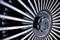 2025年のジャパンモビリティショーで発表された、話題のモデルが日本の路上を走り始めた。新生マイバッハ史上、最もスポーティなモデルとなるSL 680モノグラムシリーズだ。気になるのはあのスポーティなSLの走りが、どこまでマイバッハ流に調律されているかだろう。
