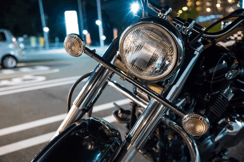 夜間のバイク